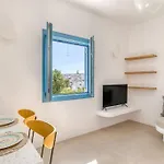 Kamara House - 200m From Port *
